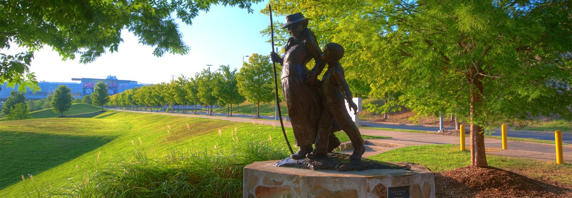 Here is a video we just ran across by a student digesting and discussing NSG Fellow Jane DeDecker’s Harriet Tubman sculpture that we placed in Little Rock in 2004, part of a series of sculptures that lead to the Clinton Presidential Center see more about our installation ​ Our sculpture placements continue to move and educate people. #PublicArt #FeedYourCreativeSpirit
